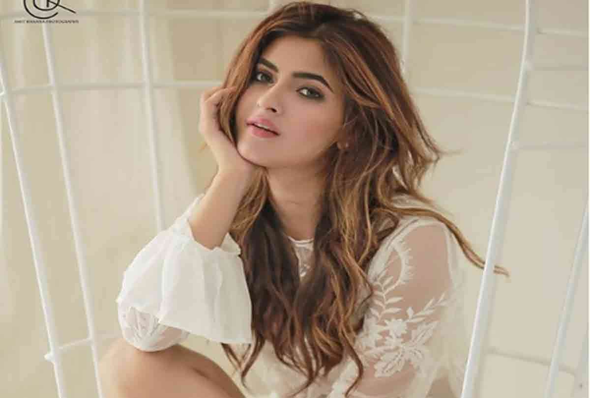 karishma sharma recent glamorous photoshoot viral in social media