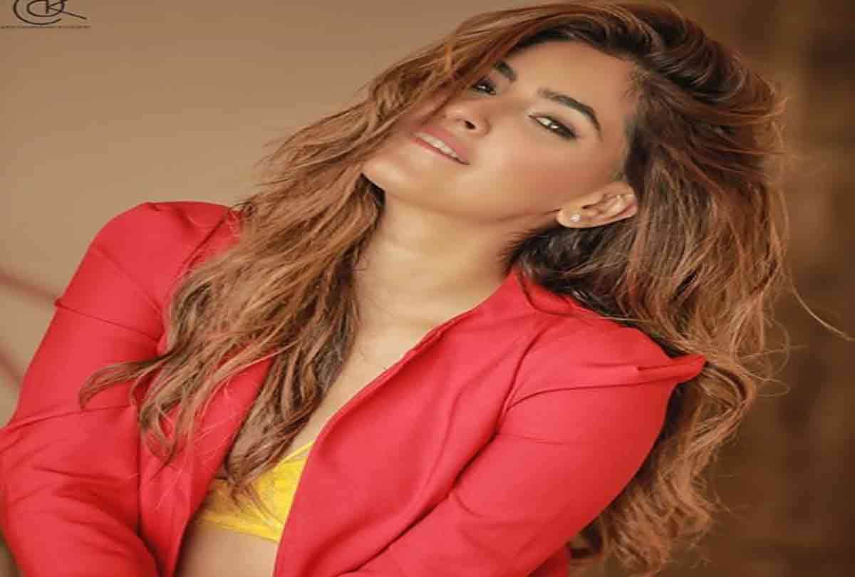 karishma sharma recent glamorous photoshoot viral in social media