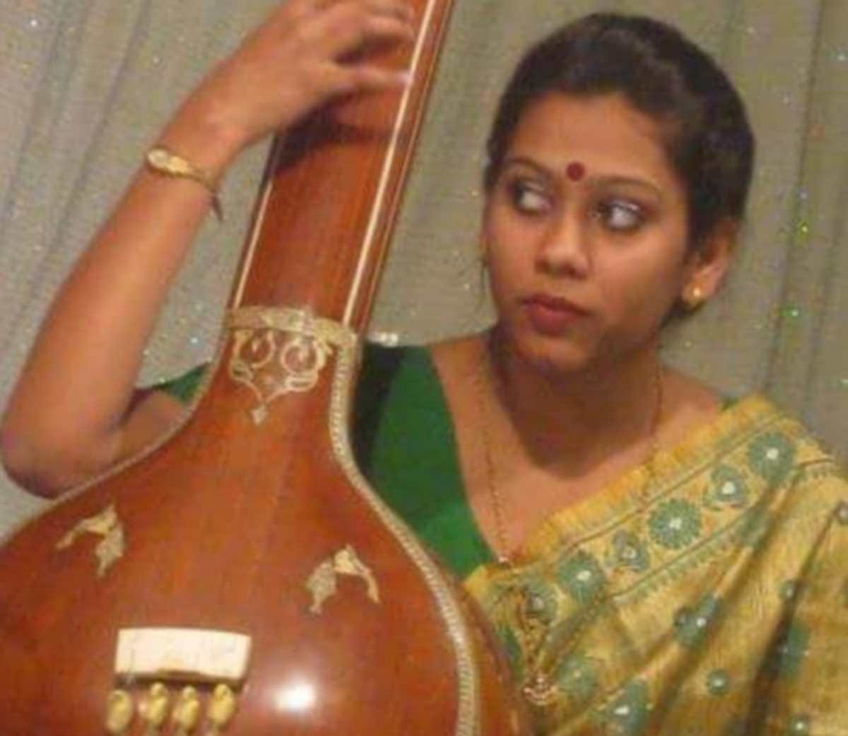 Shrawani phuhaar piya mehandi liya da motijeel se