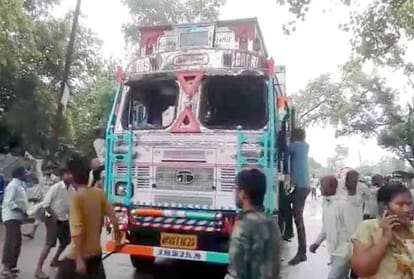 Class 9th student run over by a truck in Unnao