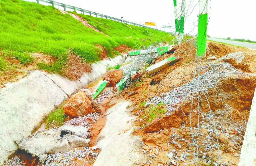 Agra Lucknow Expressway damaged due to heavy rains