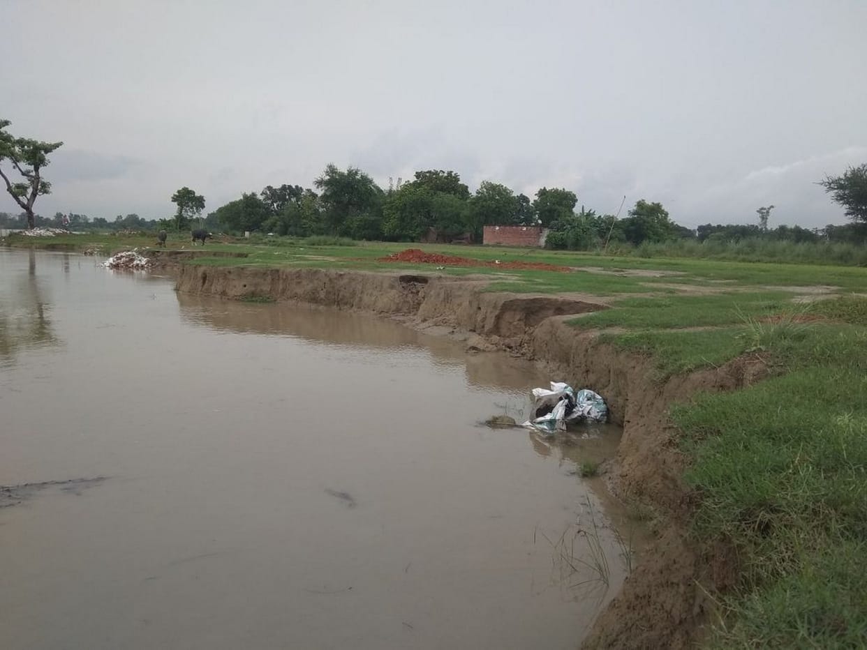 खतरे से नीचे सरयू, दबाव बरकरार