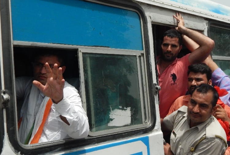 congressleader ashok tanwar entry ban in iju-rewari