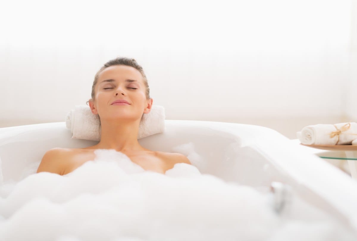 Man ask to women for photo during bath 