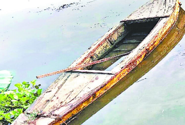 Pakistani boat enters Indian territory,Security agencies alert