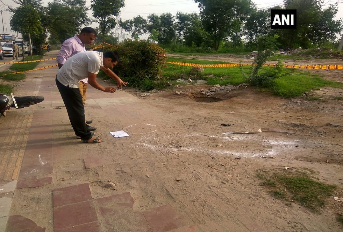 Encounter early morning today between police and Neeraj Bhanja gang in Sarai Kale Khan, delhi