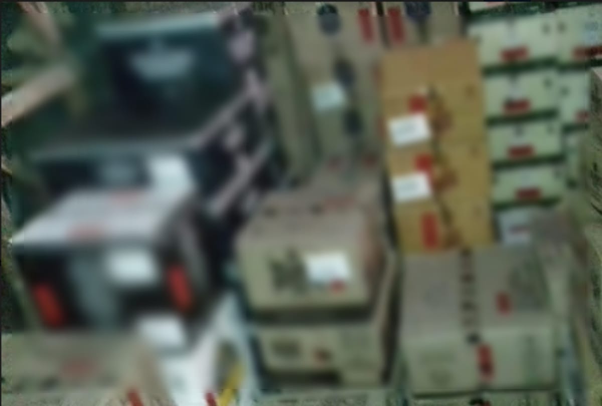 Medical college made liquor warehouse, 200 bottles of alcohol caught