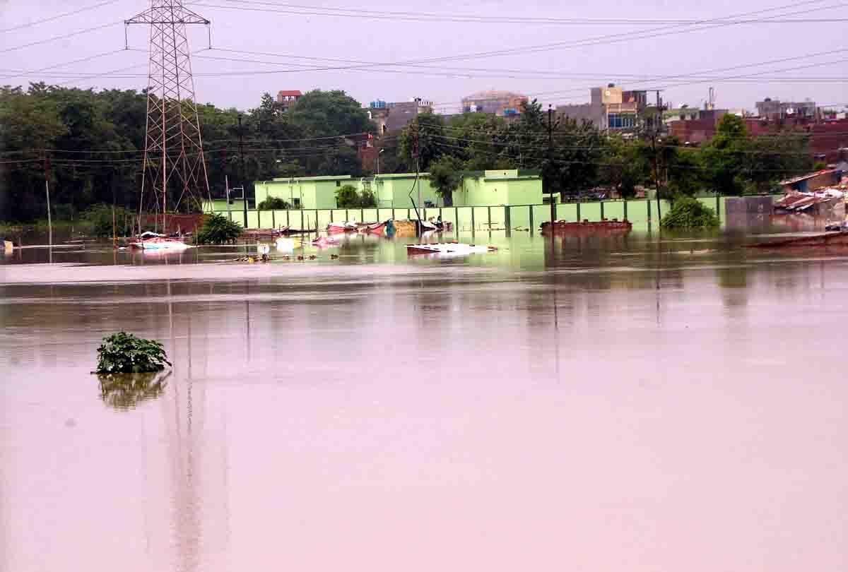 People worried due to heavy rain in kanpur