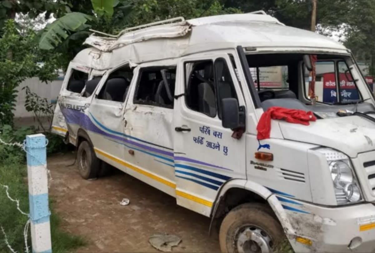 Three died many injured in a road accident in Bijnore passengers were going to Shimla
