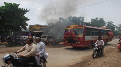 Van car burns on national highway, three people injured at muzaffarnagar