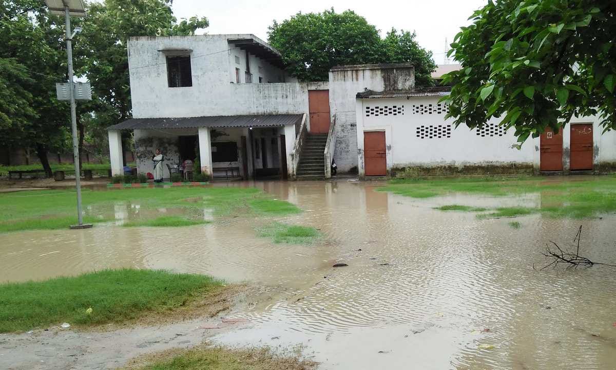 Purvanchal rivers water level gone danger people in fear