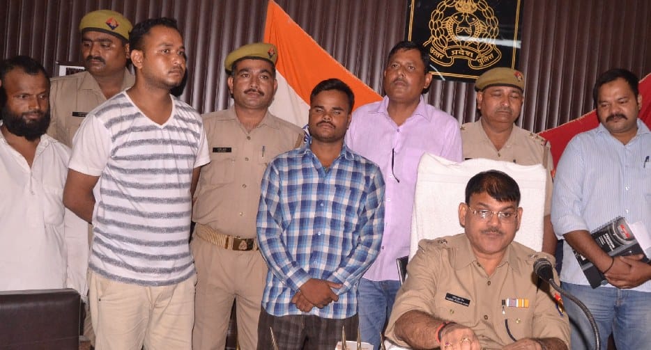 फर्जी आधार और माइक्रो एटीएम से ठगी का भंडाफोड़