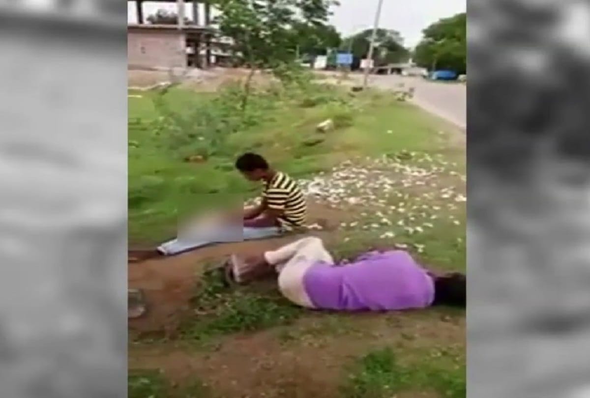 Telangana: drunken youth ate a chicken that was alive