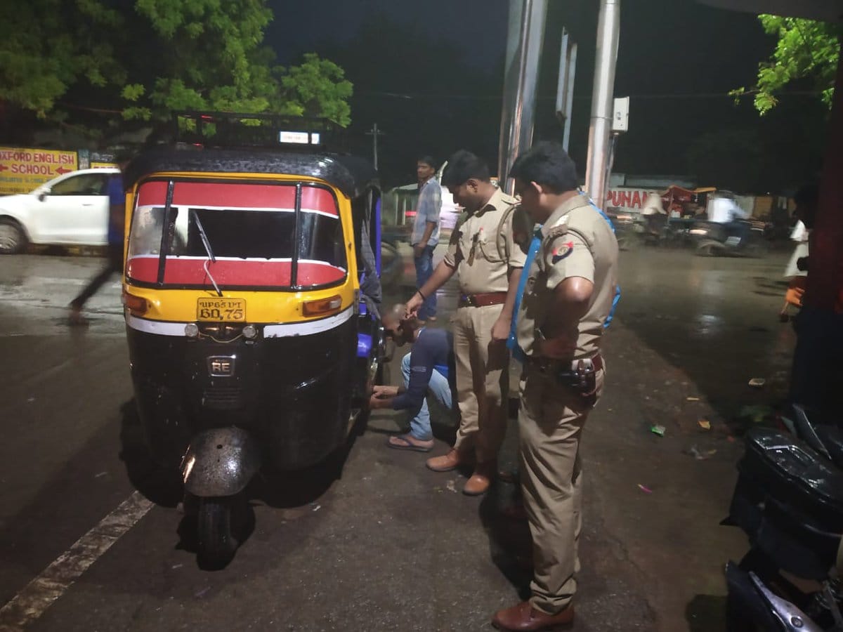 Varanasi Traffic police take action auto and 