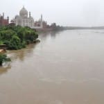 ताजमहल और यमुना