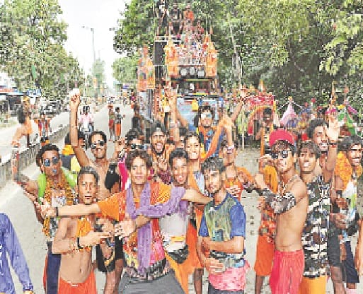 The climbers of the Kanvadas started growing up on the highways