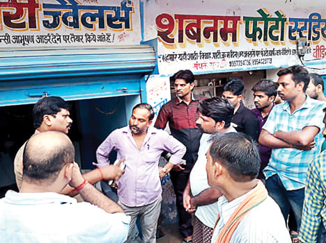 Thousands of stolen from Shutter Cutting Jewelery Shop