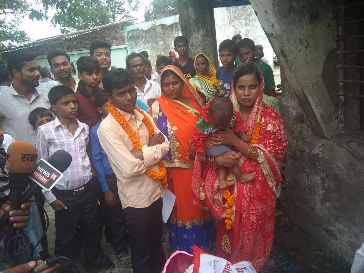 सामूहिक विवाह समारोह में हुई दो विवाहित जोड़ों की शादी