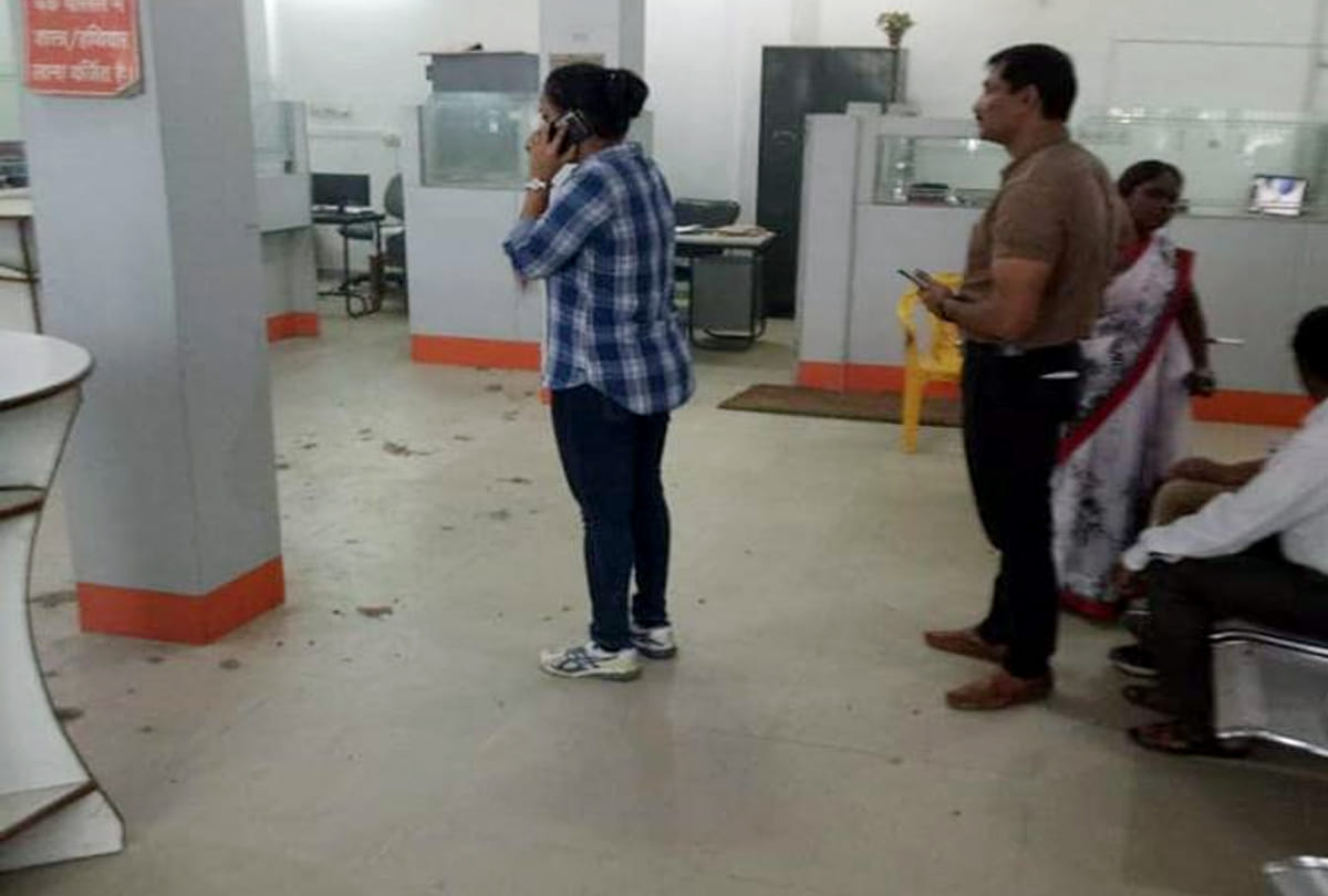 Bank robbery in Kanpur by three criminal