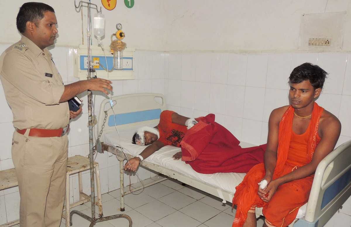 Two kanwariya injured in road accident in bhadohi