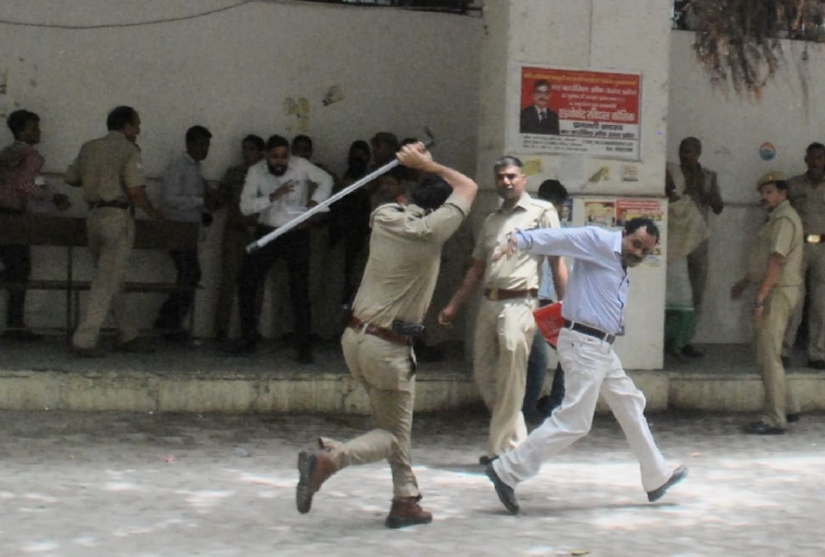 see in pictures clash between lawyers and police in ghaziabad court reason is this