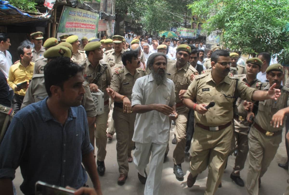 see in pictures clash between lawyers and police in ghaziabad court reason is this