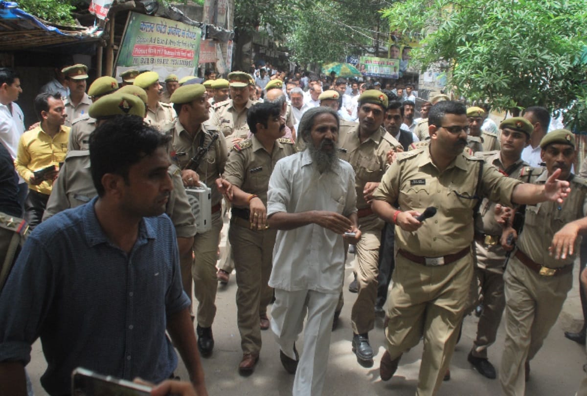 see in pictures clash between lawyers and police in ghaziabad court reason is this