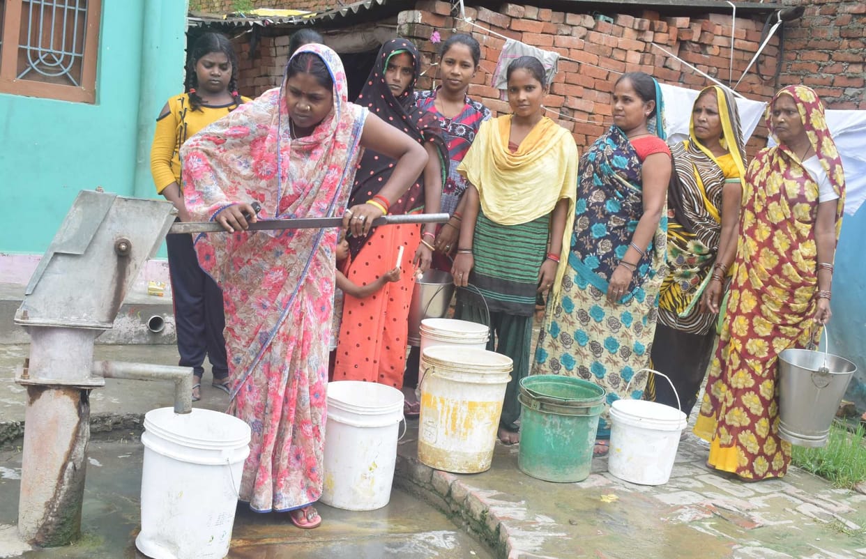 तीन महीने से पानी की किल्लत से जूझ रहे शहर के लोग