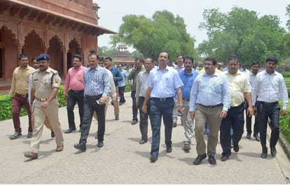 Agra DM N G Ravi Kumar inspected the Taj Mahal