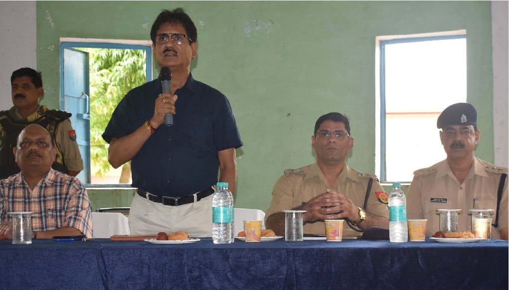बिना अनुमति के न जुलूस  निकलेगा न कोई यात्रा