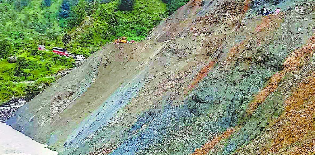 mountain on the Thal-Munasari road
