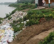 बाढ़ से घिरे गंगा-रामगंगा के तटवर्ती गांव, भूमि कटान का बढ़ा खतरा