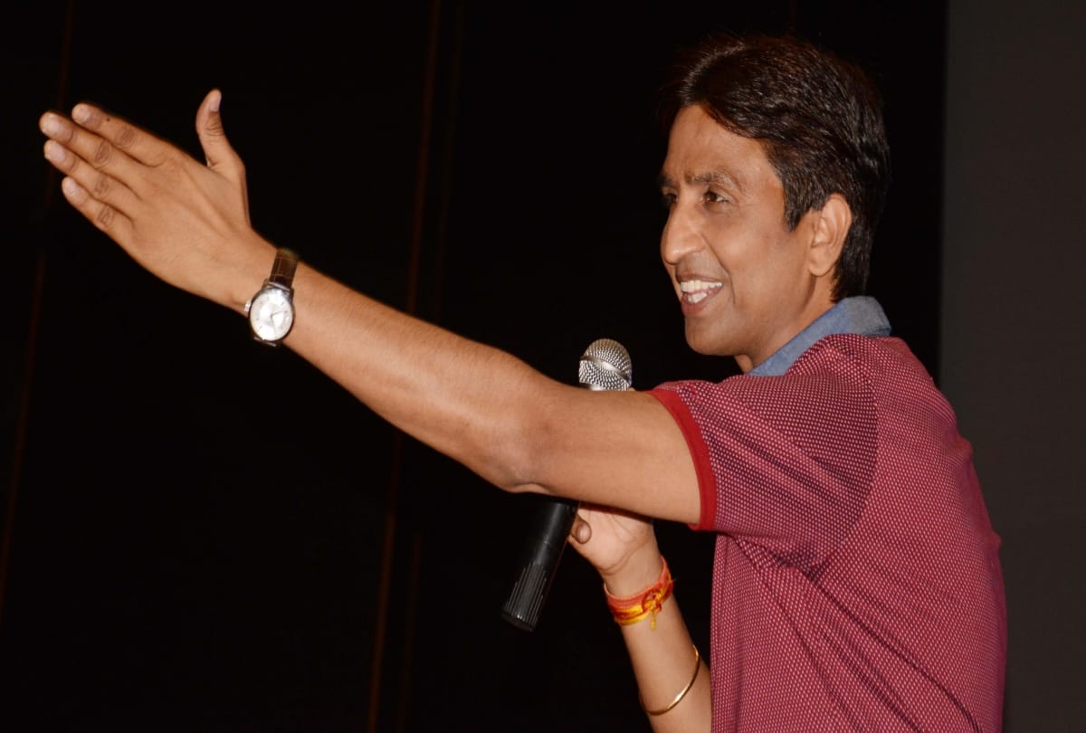 kumar vishwas digs at aam party party on no alliance with aap, post a satirical poem