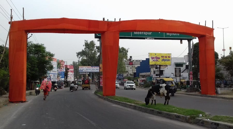 Kanwar Yatra 2018: Welcome door made by saffron for Shiva bhakt