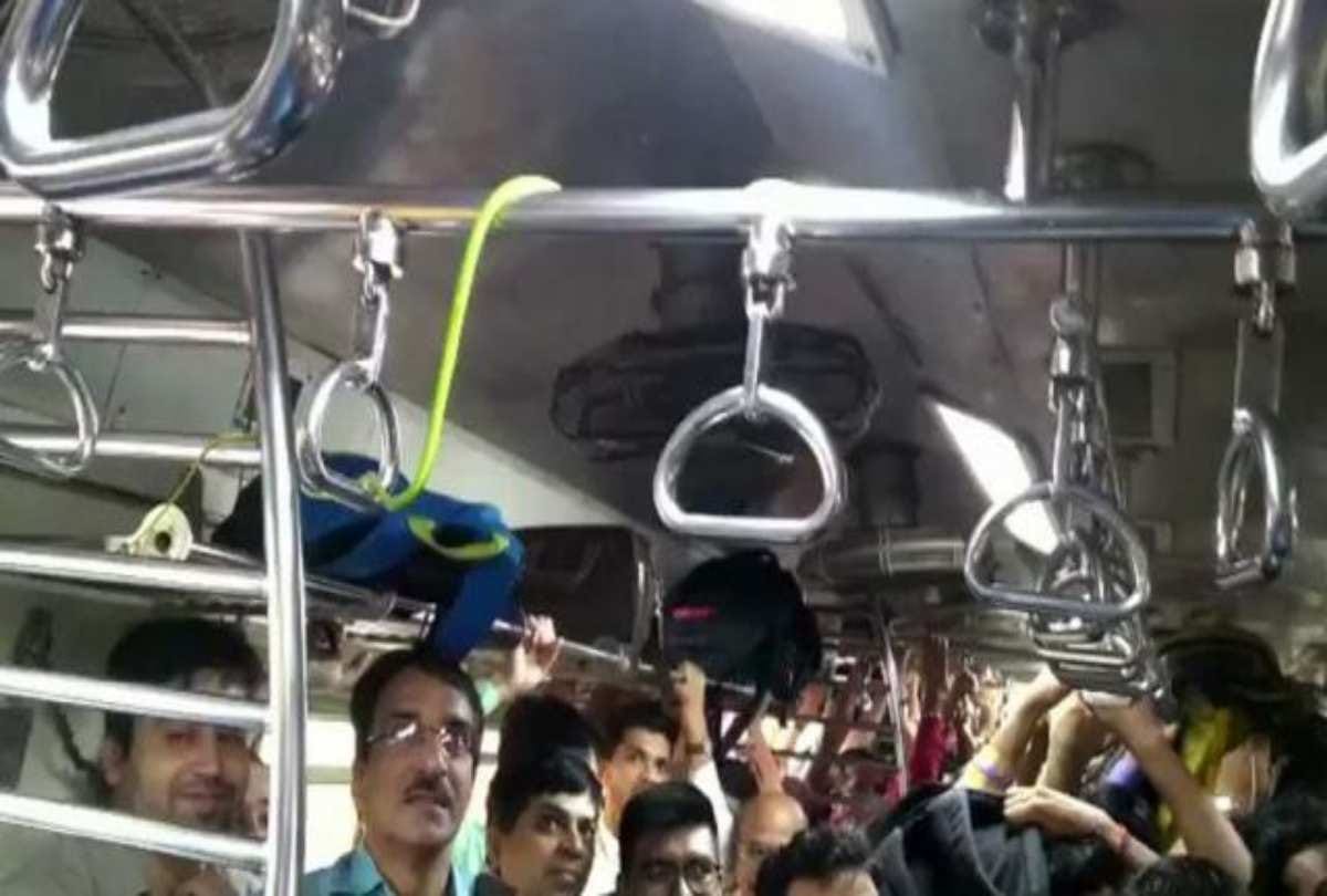 Snake Found In Mumabi Local Train In Titwala Chhatrapati Shivaji Maharaj Terminus