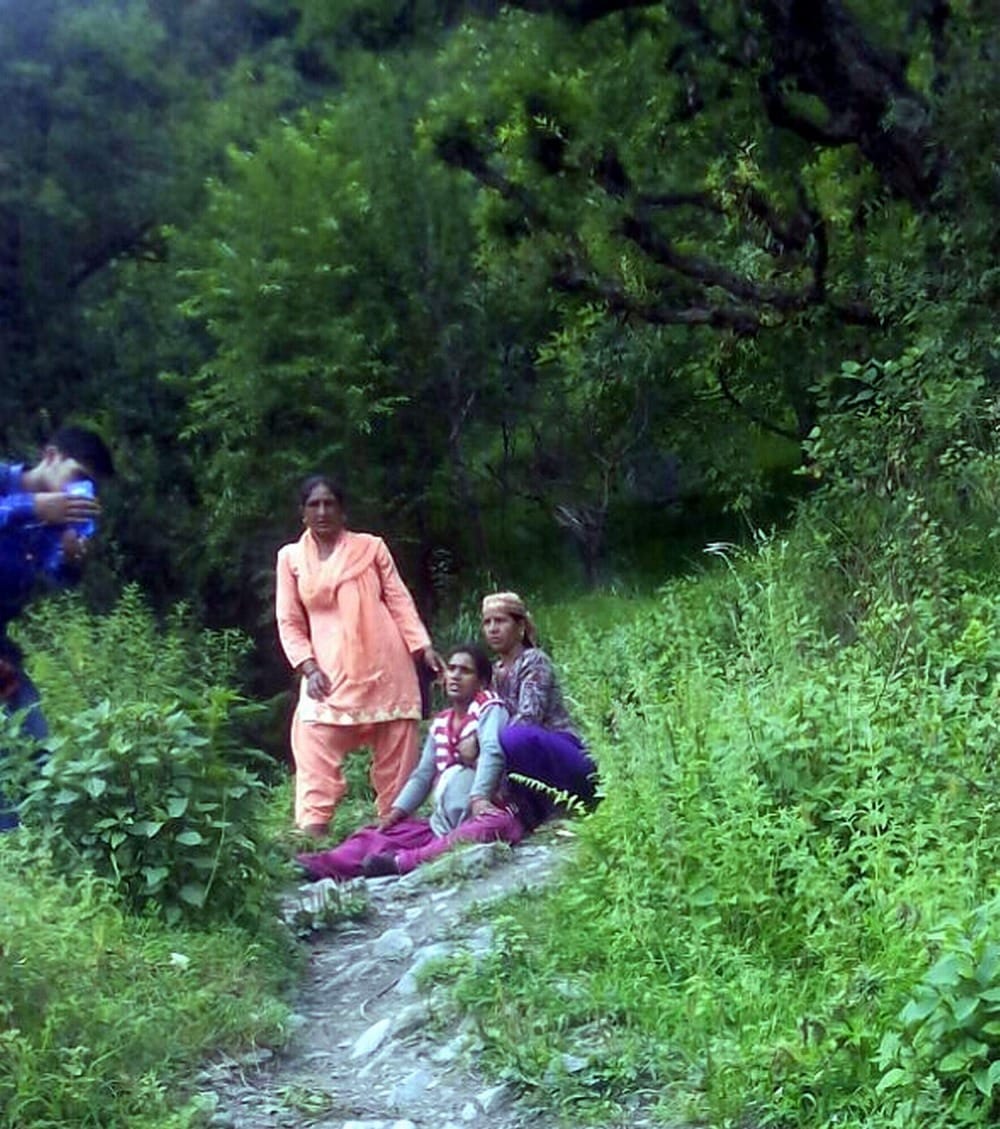 woman walk 6 km with labour pain after that she got ambulance