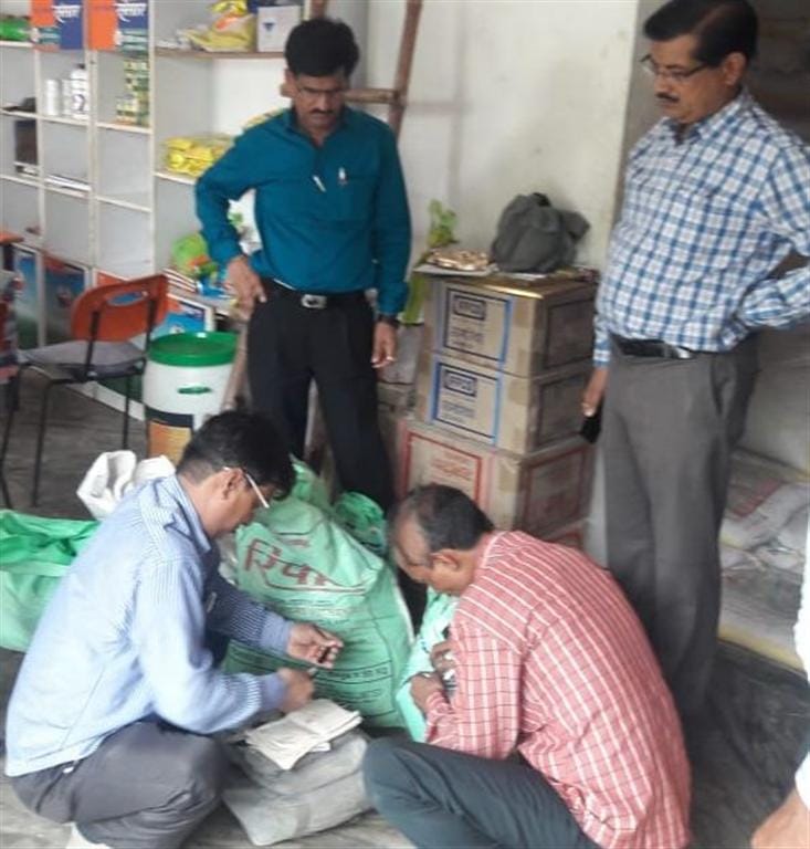 raid in fertilizer shop, 18 sample collect