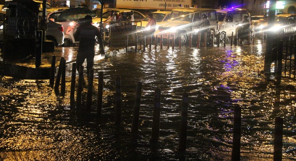 due to heavy rain dehradun public in terror 