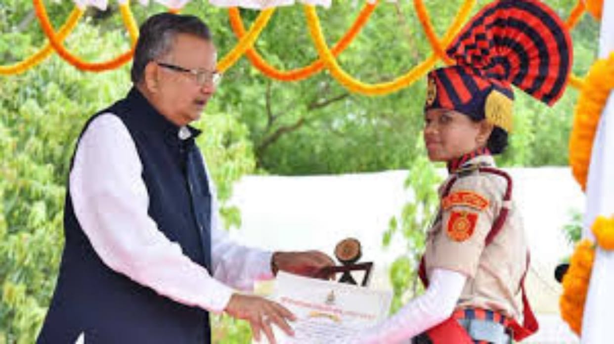 "Surrender or die" CM of Chhattisgarh warns naxals 