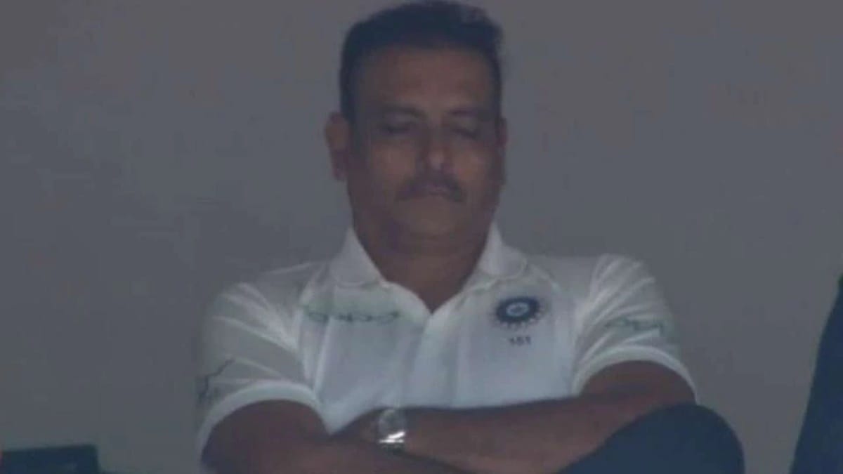 ravi shastri caught napping during first test between india vs england