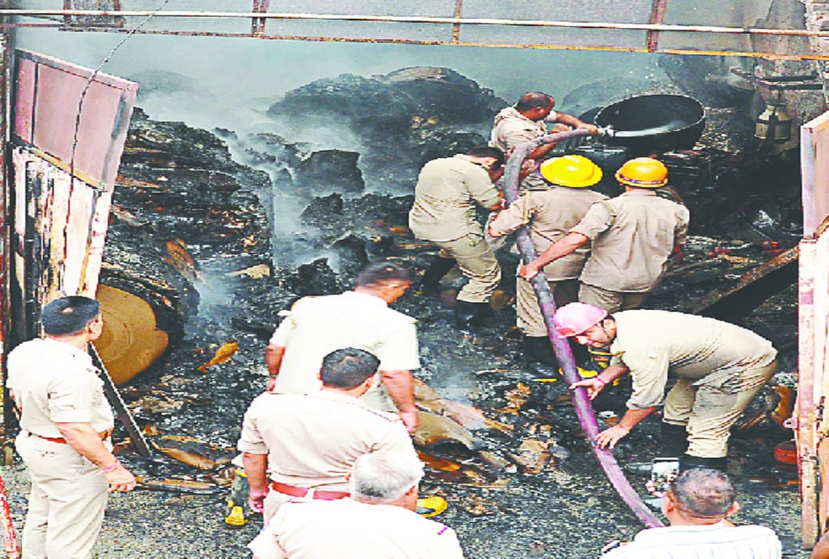 UP A fire broke out in the cardboard factory of Saharanpur, see photos