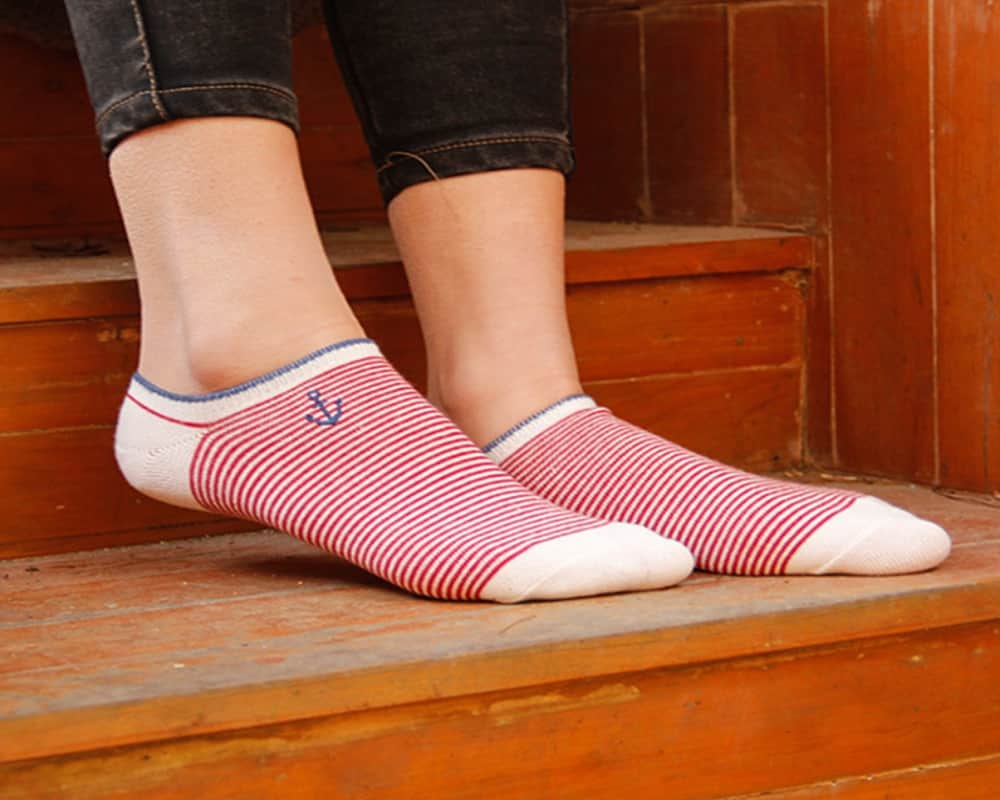 benefits of wearing wet socks will surprise you surely