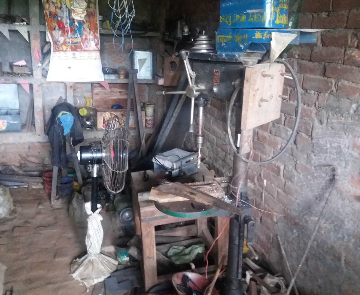 Millions of theft from the house and the shop