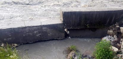 lake make in yamuna river may be cause of flood 
