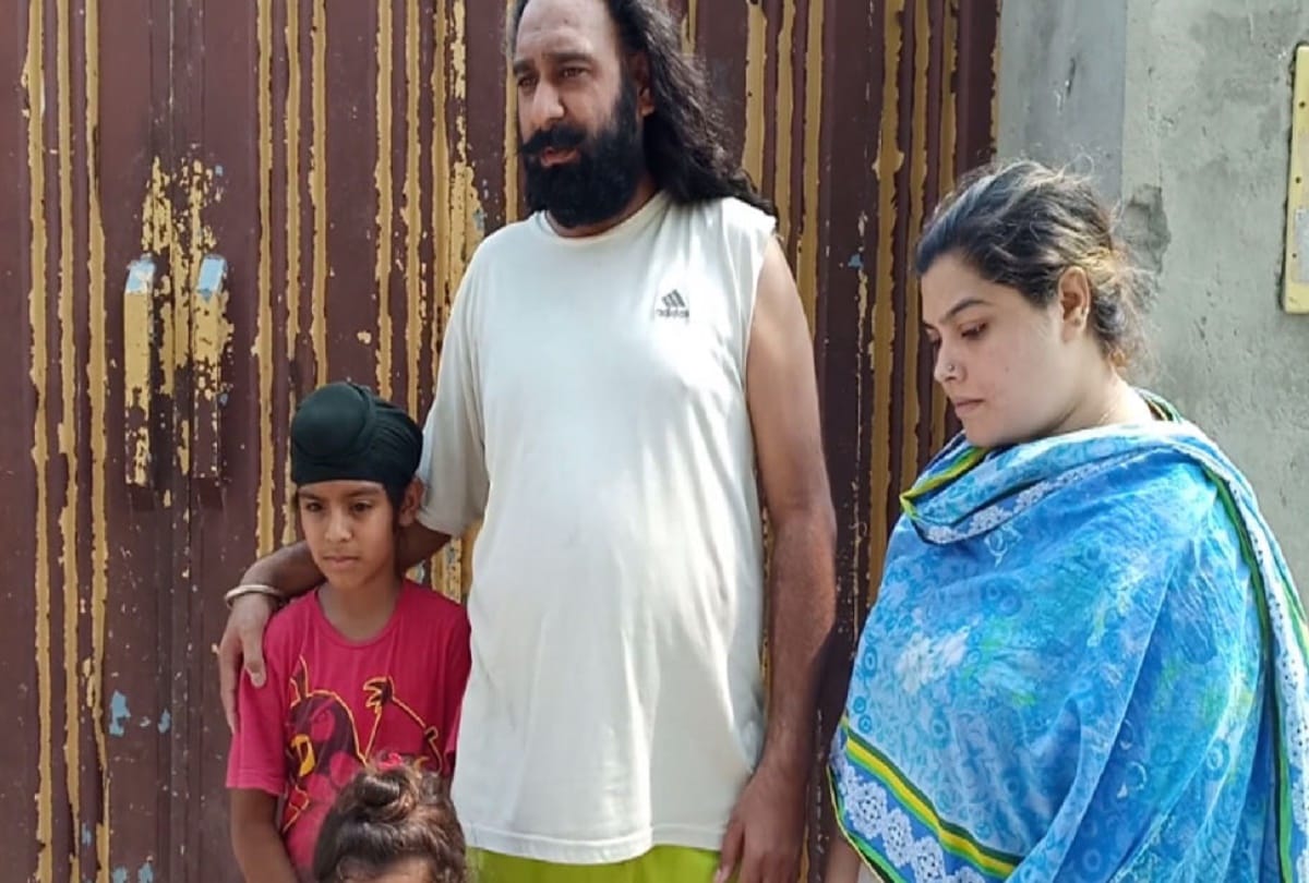 pakistan first sikh police officer gulab singh shaheen sacked from job