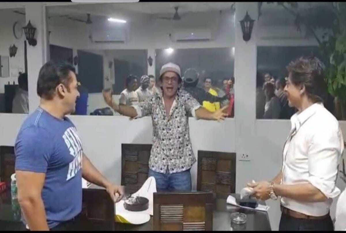 comedian sunil grover celebrate his birthday with shahrukh khan and salman khan