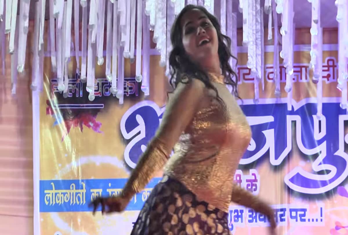 Kajal Raghwani burn the dance floor on Chhalakata Hamro Jawaniya 