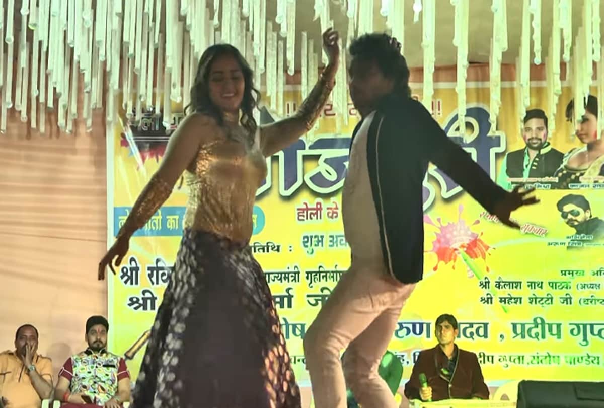 Kajal Raghwani burn the dance floor on Chhalakata Hamro Jawaniya 