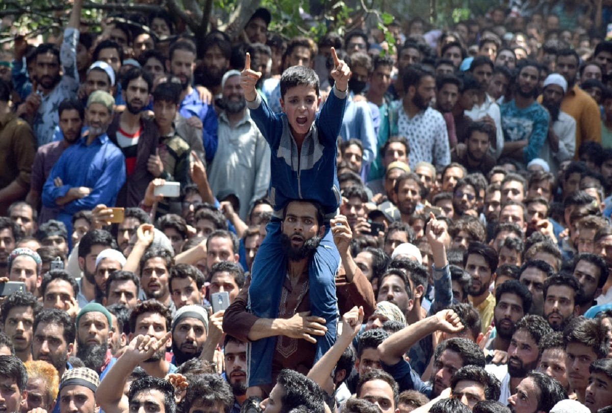 jammu kashmir let pakistani terrorist naveed jati arrived at funeral of killed militants in shopian