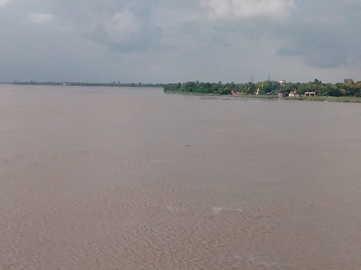 10 सेमी और बढ़ी सरयू, सड़क पर बढ़ा दबाव